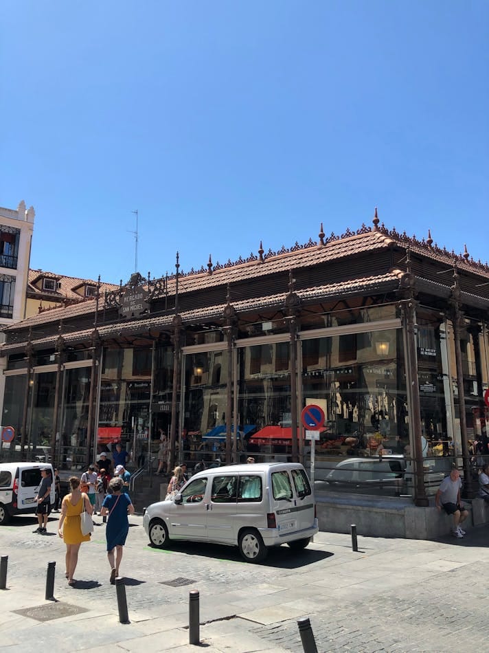 local en la puerta del sol