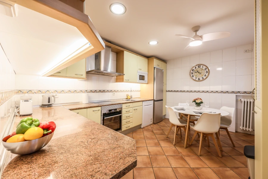 Cocina de vivienda en Retiro