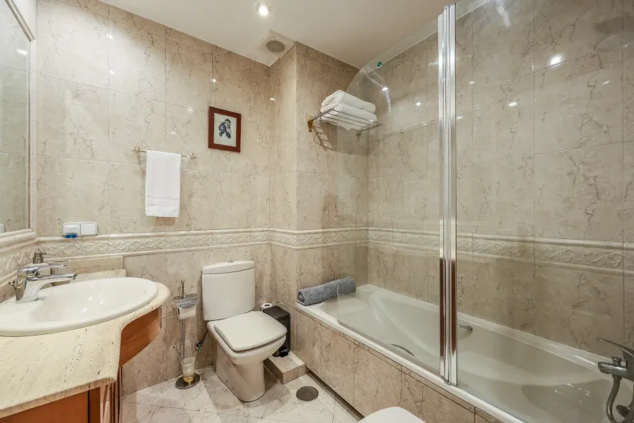 Baño de vivienda en Retiro