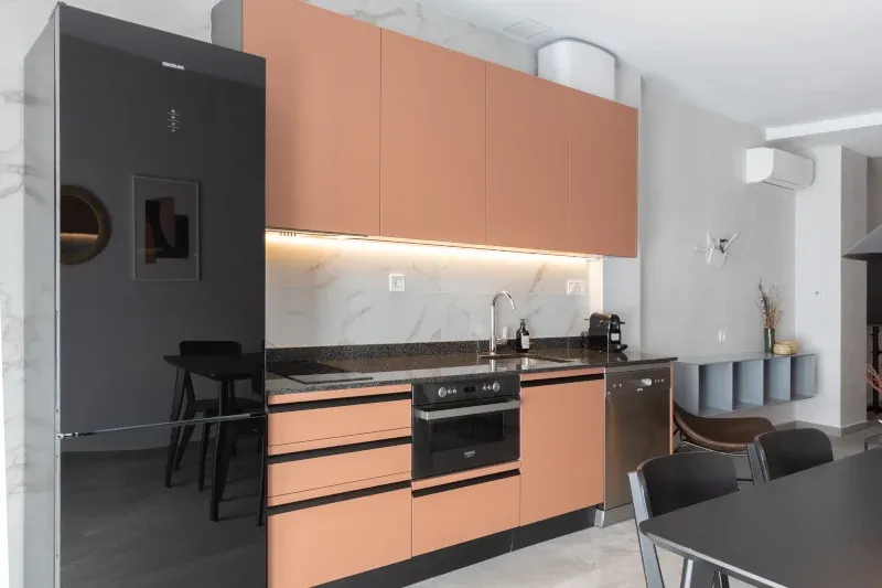 Cocina de vivienda turística Madrid calle Ocana