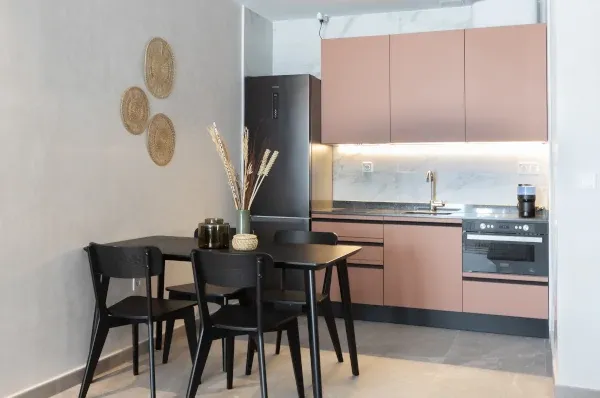 Cocina de vivienda turística en Calle Ocaña Madrid