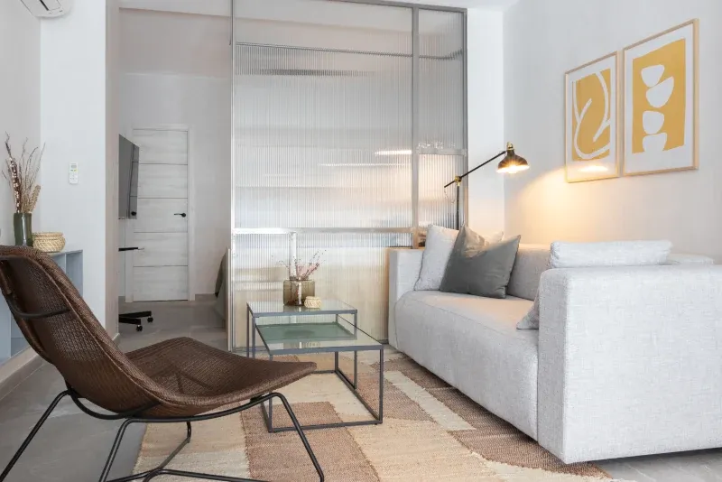 Salón de vivienda turística en Madrid calle Ocana