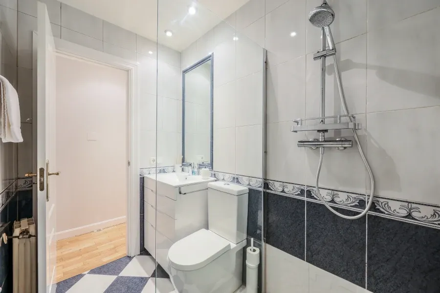 Baño de vivienda en Retiro
