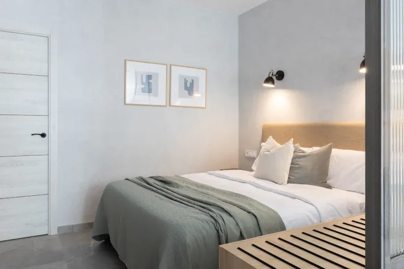 Dormitorio de vivienda turística en Madrid calle Ocana